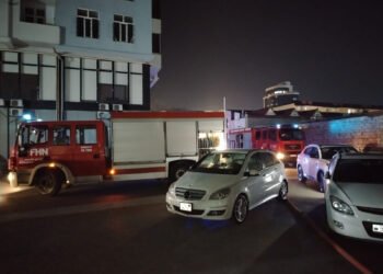 Sumqayıtın 15-ci məhəlləsində yanğın baş verdi-VIDEO(FOTOLAR)