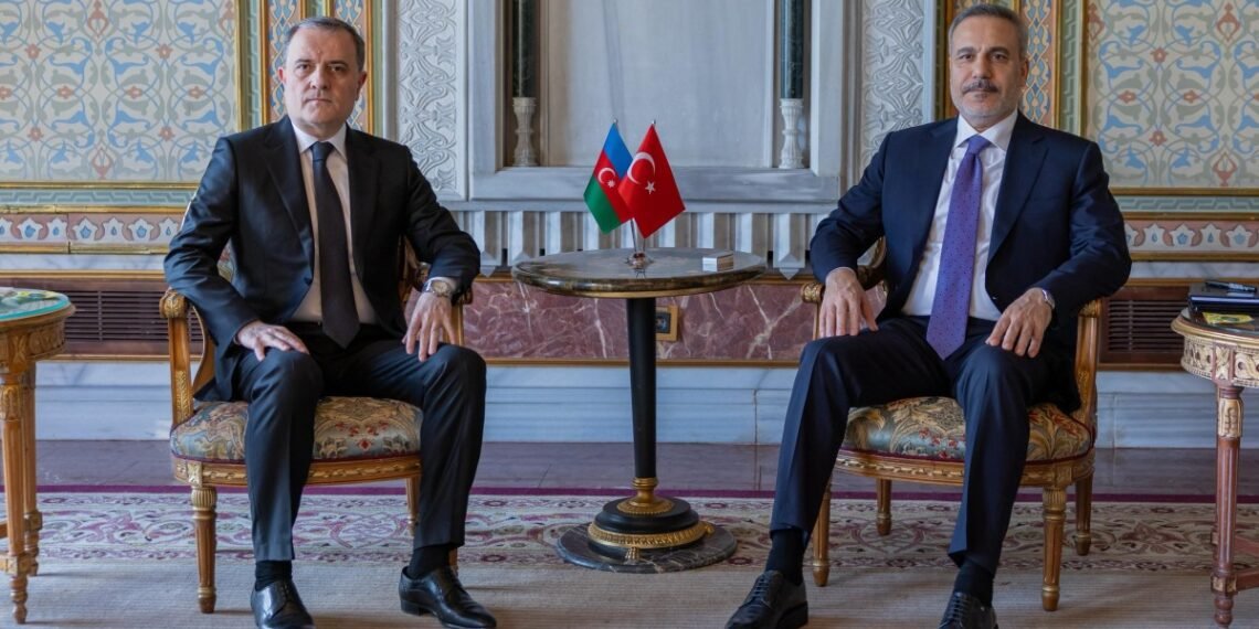 Ceyhun Bayramov Hakan Fidanla görüşdü