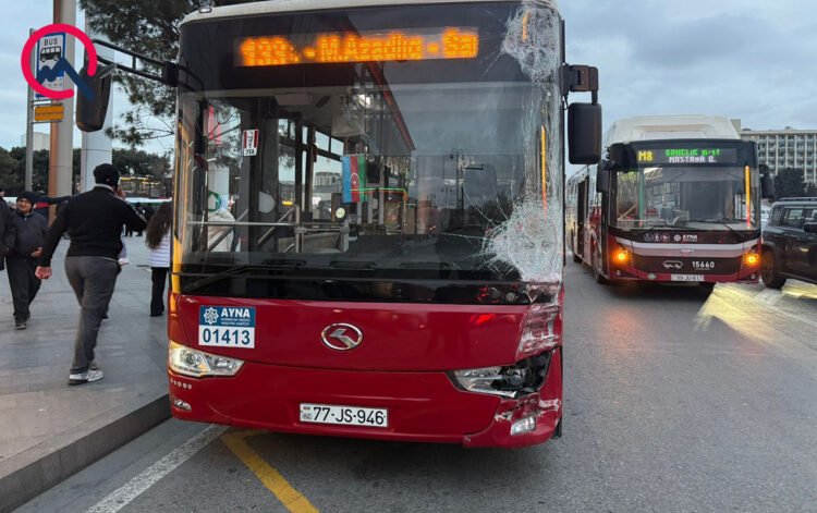 “Gənclik”də 2 avtobus toqquşdu – FOTO