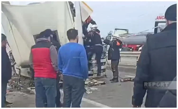 Sumqayıtda yük maşını aşıb, yaralılar var