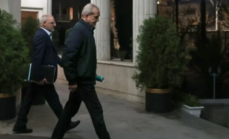 Pezeşkian İran küçələrində görüntüləndi – FOTO