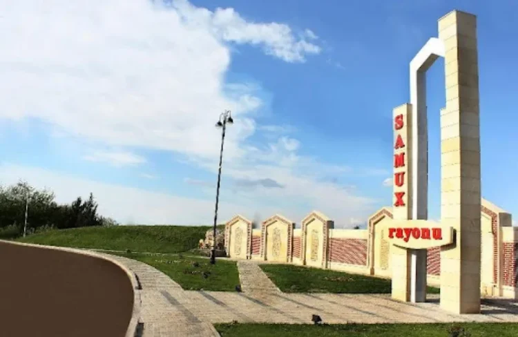 Azərbaycanda DƏHŞƏT: Anasını BIÇAQLADI