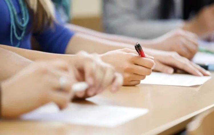 Sabah imtahan verəcək şagirdlərin NƏZƏRİNƏ