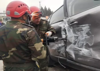 AĞIR QƏZA: Yaşlı qadın belə xilas olundu – VİDEO