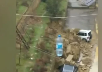 Badamdarda avtomobillər uçqunun ALTINDA QALDI