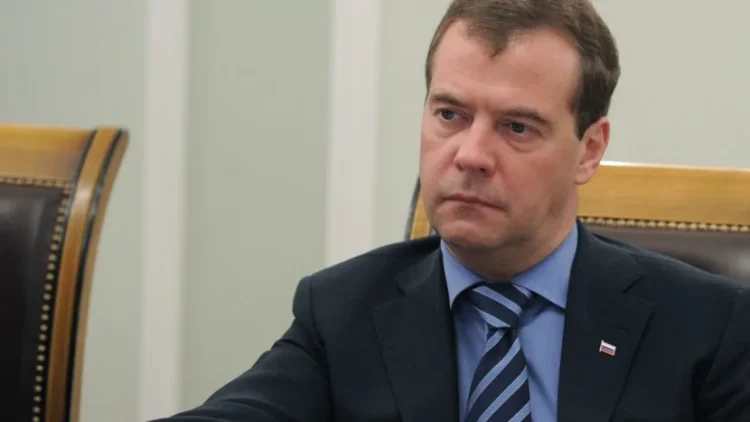 Medvedev: İran sonda nüvə silahına sahib OLACAQ