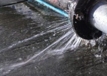 Bakıda səhər tezdən su borusu PARTLADI, hərəkət çətinləşdi – FOTO