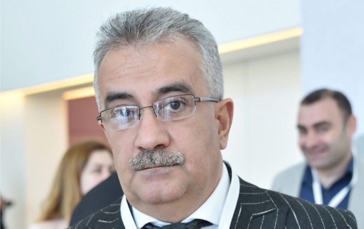 Aktrisa direktoru məhkəməyə verdi – Qərar