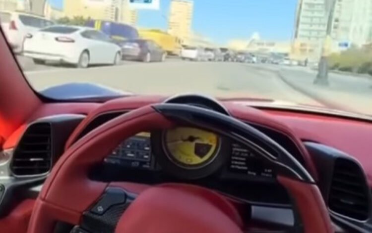 Bakıda “Ferrari” qaydaları nümayişkəranə şəkildə pozdu – VİDEO