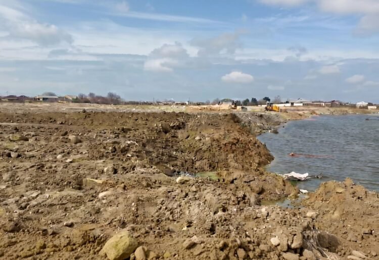 Sabunçuda gecə vaxtı gölü qurutdular — Qanun nə deyir?