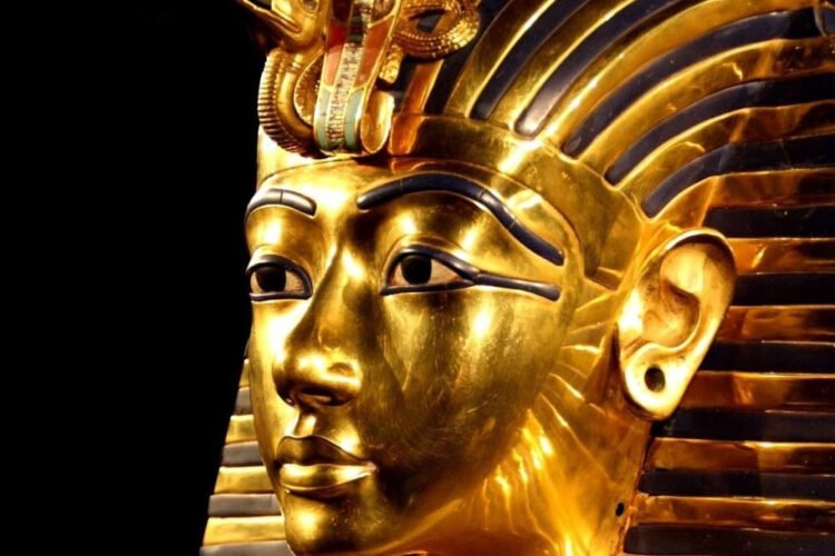 Valideynləri bacı-qardaş idilər,özü də bacısı qızı ilə evlənmişdi — Lənətlənmiş fironun HƏYATI