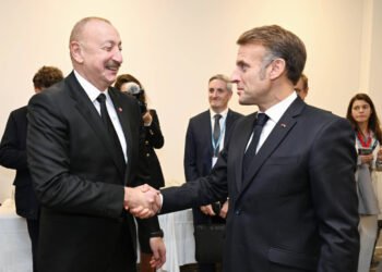 Makron İlham Əliyevə zəng etdi