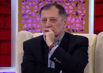 Baba Vəziroğlu QƏZƏBLƏNDİ: “Hələ Rasim Balayevin torpağı yaşdır, ayıbdır!”