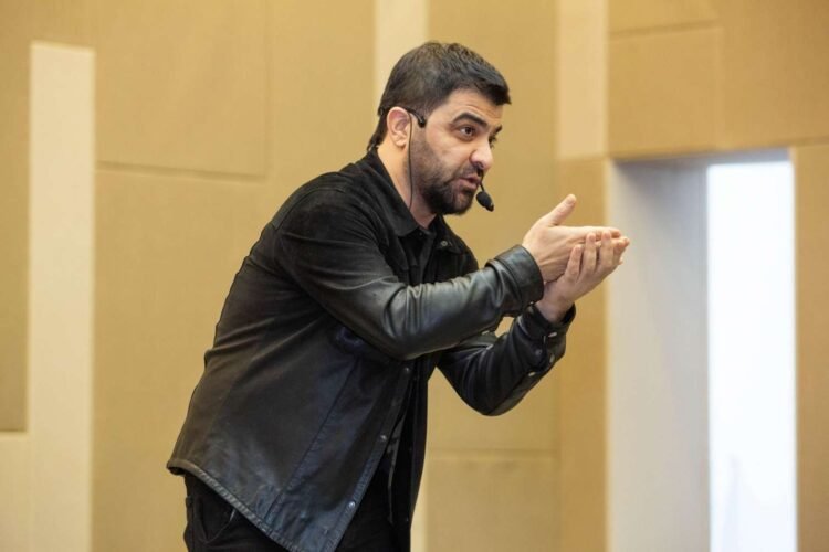 “Uşaqlarımı hələ bir-biri ilə tanış etməmişəm”