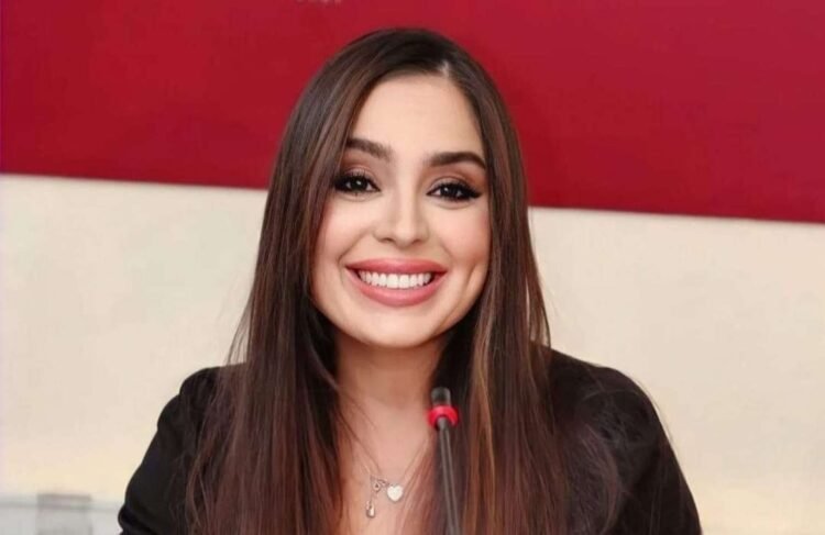 Leyla Əliyeva ona qolbağını bağışladı