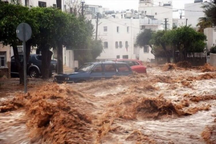 Türkiyədə güclü yağışlar körpünü uçurdu: Kəndlərlə əlaqə kəsildi – Ölənlər var