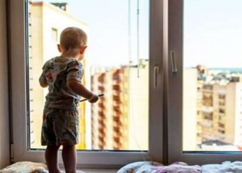 Bakıda üç yaşlı uşaq 4-cü mərtəbədən yıxılaraq öldü