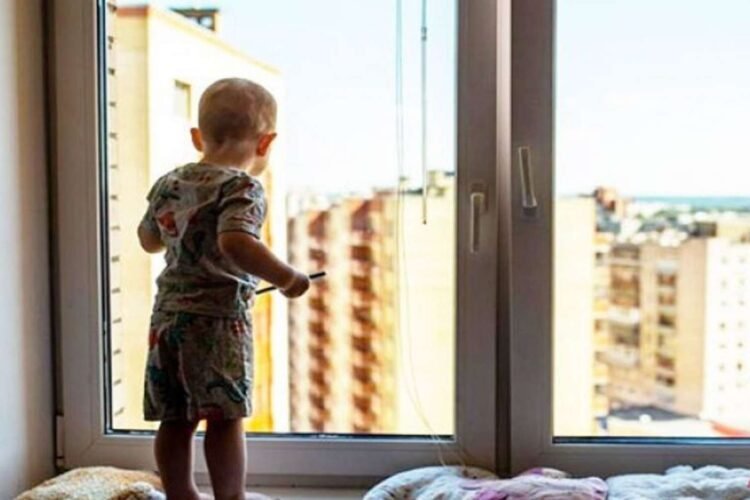 Bakıda üç yaşlı uşaq 4-cü mərtəbədən yıxılaraq öldü