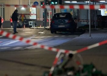 Avtomobildə sıxılı vəziyyətdə qalan şəxs xilas edildi – VİDEO