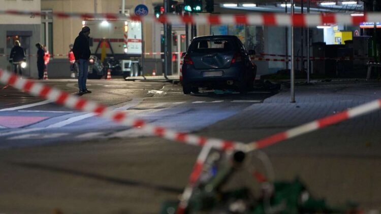 Avtomobildə sıxılı vəziyyətdə qalan şəxs xilas edildi – VİDEO