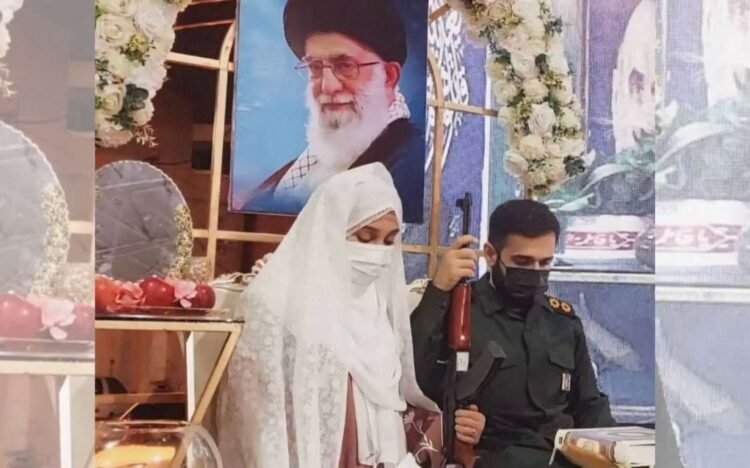 Maraqlı toy: kalaşnikov, maska və Xameneinin portreti…