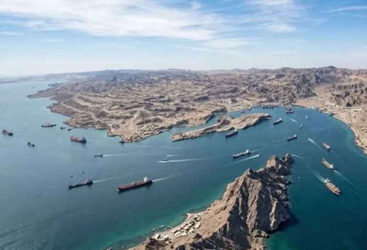 10 mindən çox hərbçi Hörmüzü blokadaya aldı