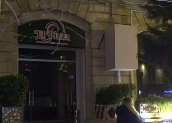 Bakının mərkəzində restoran yandı: Bina sakinləri ayağa qalxdılar – VİDEO