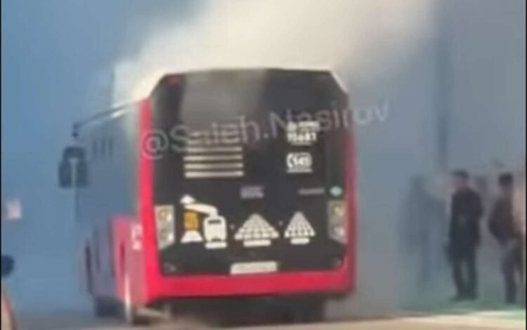 “BakuBus” avtobusunda tüstülənmə oldu – VİDEO