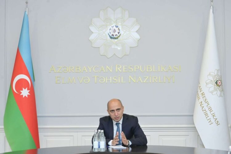 Nazir məktəb direktorları ilə görüşdü – FOTO