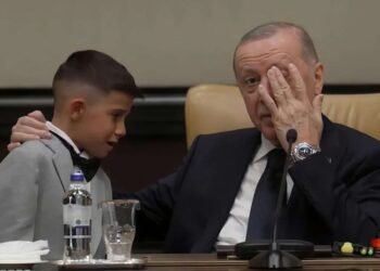 Ərdoğan göz yaşlarını saxlaya bilmədi – VİDEO