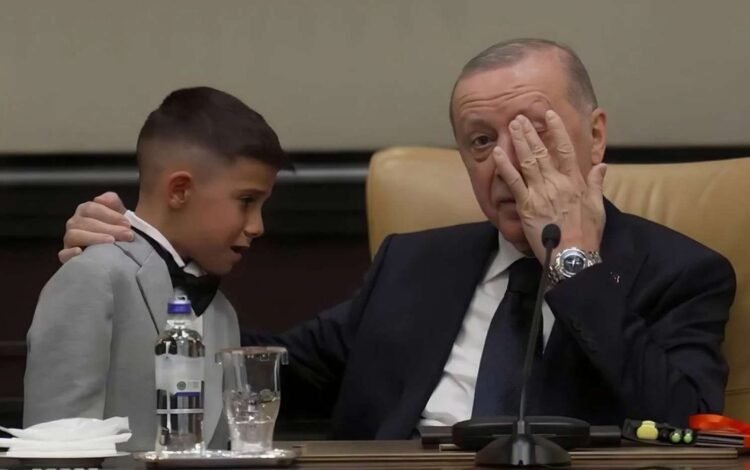 Ərdoğan göz yaşlarını saxlaya bilmədi – VİDEO