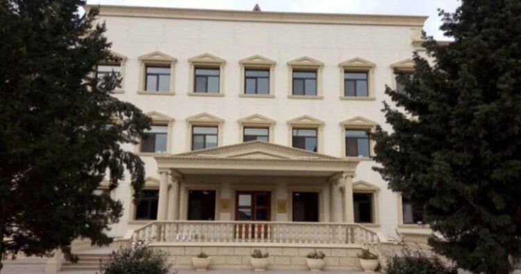 İnternatda direktor ağır yaralanan şagirdi niyə xəstəxanaya aparmağa QOYMAYIB?