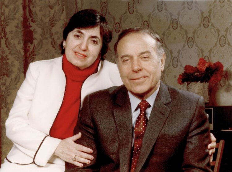 “Zərifə xanımın humanist siması onun kimsəsiz uşaqlara olan münasibətində özünü qabarıq göstərirdi” — Zaur Şükürov YAZIR