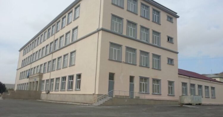 Lökbatandakı 233 nömrəli məktəblə bağlı SENSASİYA: Direktor bütün pəncərələri dəmir setkalarla niyə bağlayır?