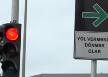 Sürücüləri çaşbaş salan nişan – Qırmızıda keçmək olar+Video