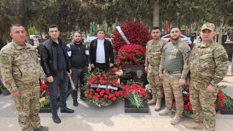 Qərbi Azərbaycan İcmasının Sumqayıt Nümayəndəliyinin Gənclər Şurasının üzvləri Aprel döyüşləri zamanı şəhid olmuş qəhrəmanların xatirəsini yad ediblər.