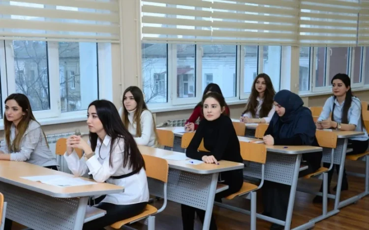 Dövlət sifarişi ilə oxuyan tələbələrdən ödəniş tələb edilə bilməz – RƏSMİ