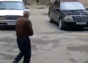 Sumqayıtda kişinin bıçaqla uşaqlara HÜCUM ETDİYİ BİLDİRİLİR-VİDEO