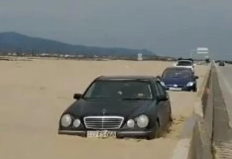 Bakı-Quba yolu suyun altında QALDI