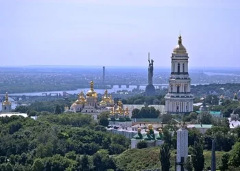 Küçədə insanlar GÜLLƏLƏNDİ- Bu ölkədə