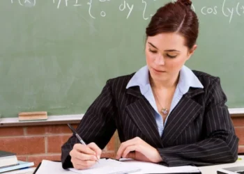 Müəllimlər 200 manat CƏRİMƏLƏNƏCƏK