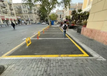 Bakıda evinin önündə maşın saxlayanlar CƏRİMƏ OLUNACAQ