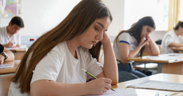 Abituriyentlərə ŞAD XƏBƏR: Bu qruplarda ballar enə bilər