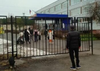 DƏHŞƏT: şagird sinif rəhbərini bıçaqlayıb ÖLDÜRDÜ