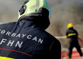 Bakıda Hərbi Prokurorluğun yaxınlığında avtomobil yanır – VİDEO – FOTO