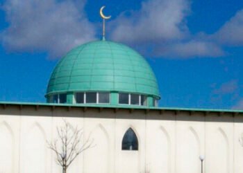 Məscidə qanla xaç çəkildi: müsəlmanlara açıq təhdid