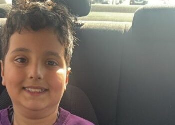 Polis bu uşağın valideynlərini axtarır