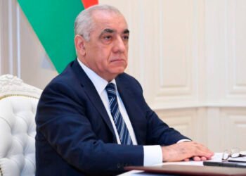 Baş nazir maaşla bağlı qərar imzaladı