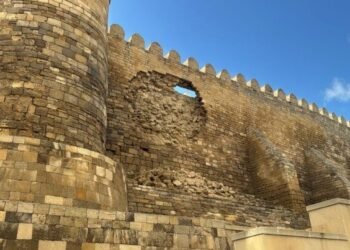 İçərişəhərdə Qala divarlarının bir hissəsi uçdu – FOTO