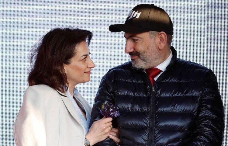 Anna Akoyan Paşinyanla bağlı qərarını verdi